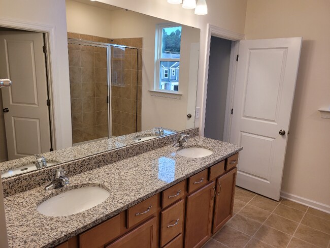 Building Photo - 302 Kephart Way