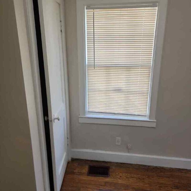 Building Photo - 936 Camden Ave