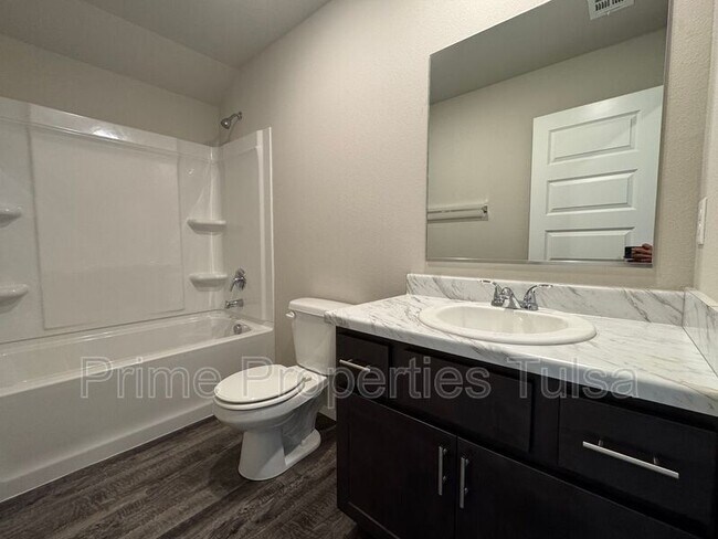 Building Photo - 2920 S 13th St