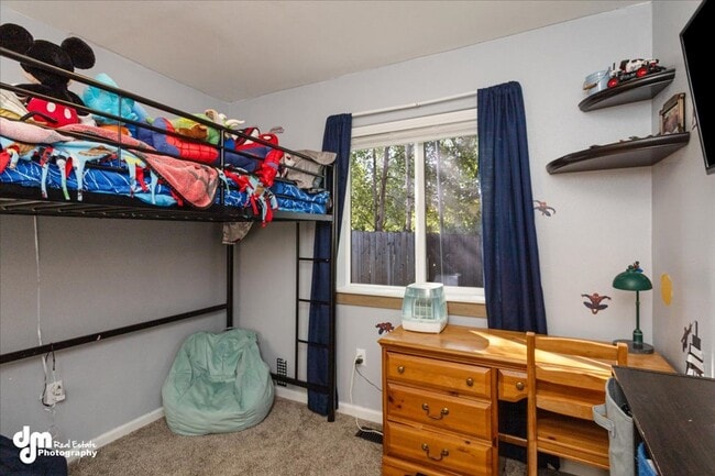Building Photo - Cozy 3 bedroom 2 bath home w/ fully fenced...