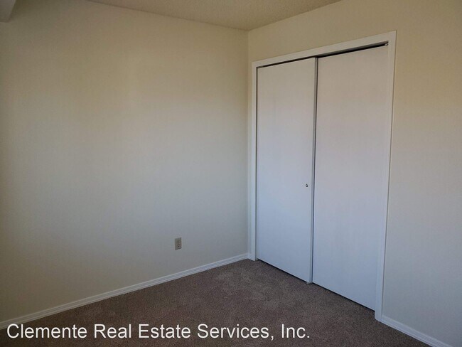 Building Photo - 3 br, 1.5 bath House - 4075 Dolphin Circle