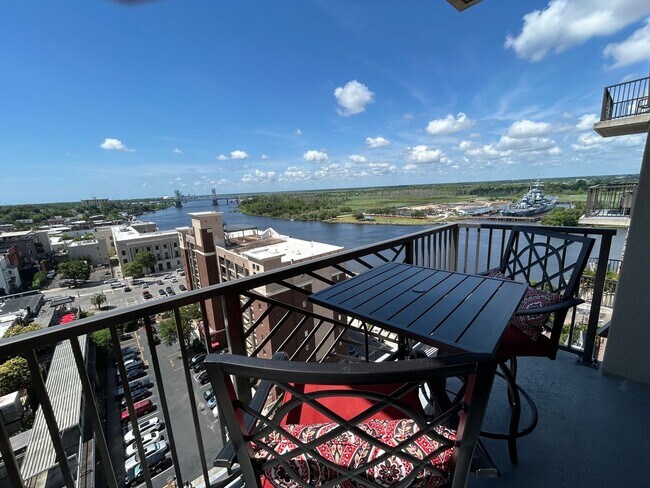 Building Photo - Two bedroom end unit condo with stunning d...