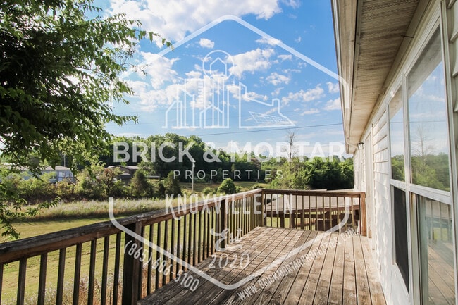 Building Photo - 1733 Lively Rd