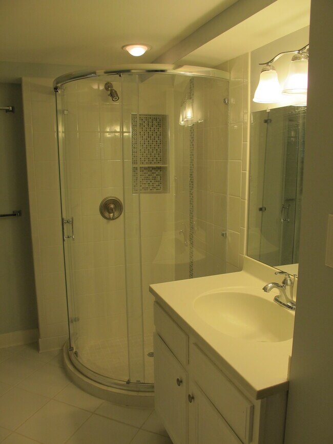 Building Photo - 1115 Westbriar Ct NE