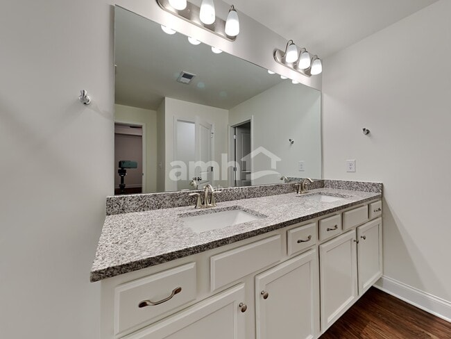 Building Photo - 5180 Hudson Vly Dr