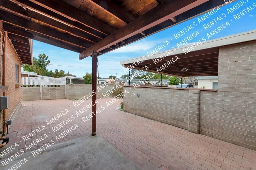 Building Photo - 5821 E North St