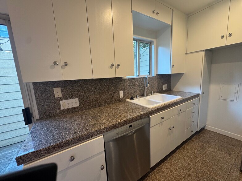 Building Photo - 2912 11th St