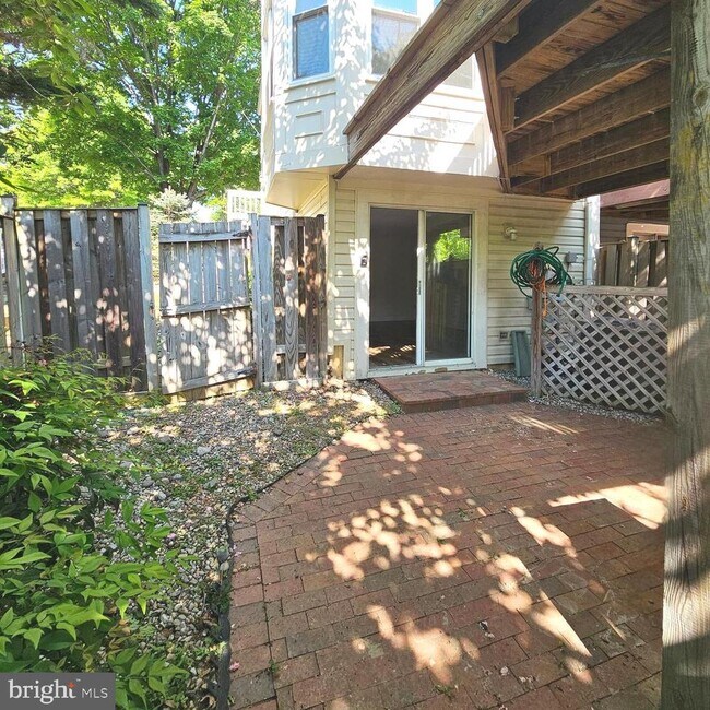 Building Photo - 5911 Sir Cambridge Way