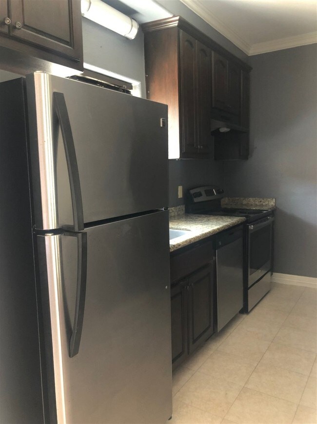 Building Photo - 1609 Saldana Ave