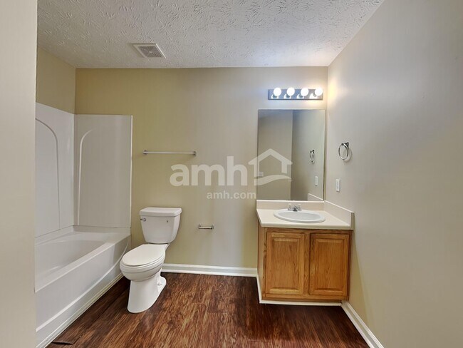 Building Photo - 574 Leaflet Ives Dr