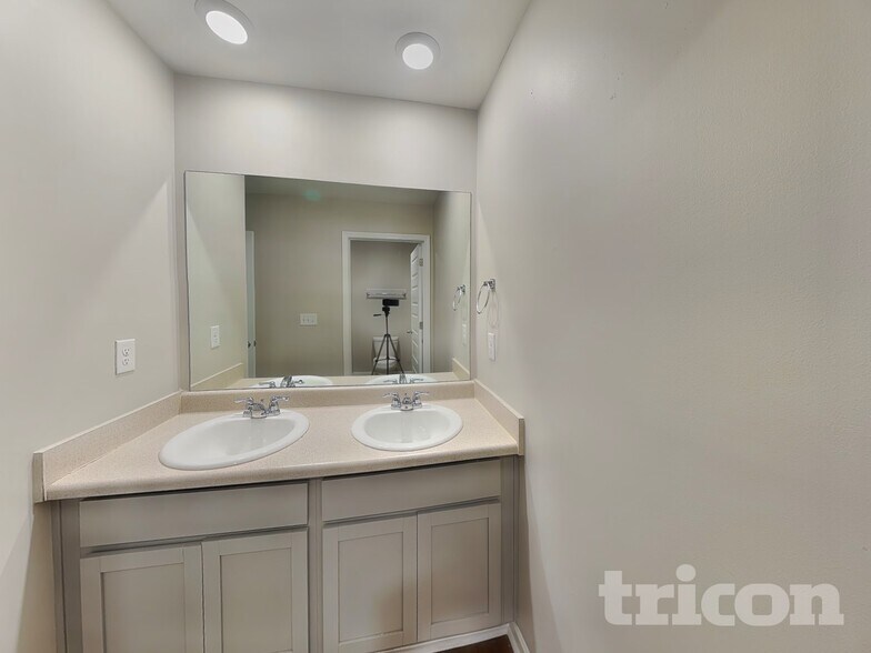 Building Photo - 1508 Denver Way