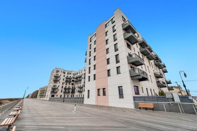 Building Photo - 100 W Broadway