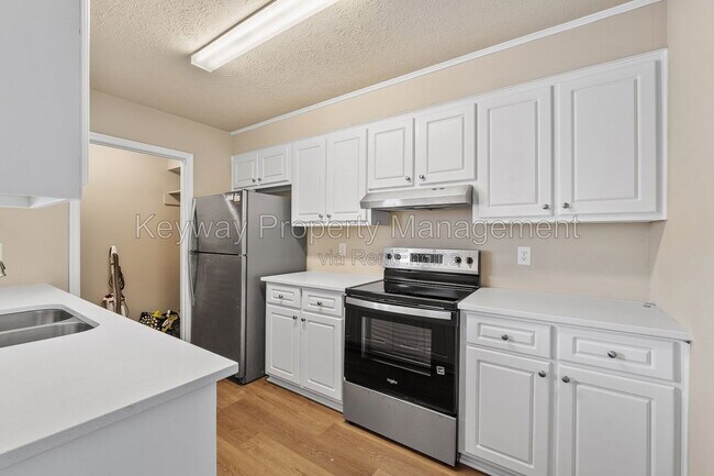 Building Photo - 3930 Almon Dr