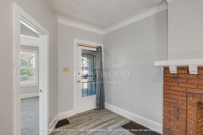 Building Photo - Spacious 4 Bed 1.5 Bath Updated Home