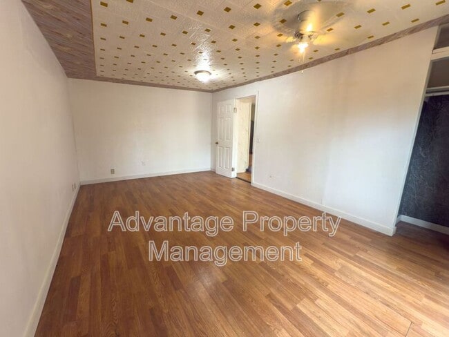 Building Photo - 319 15th Ave SE