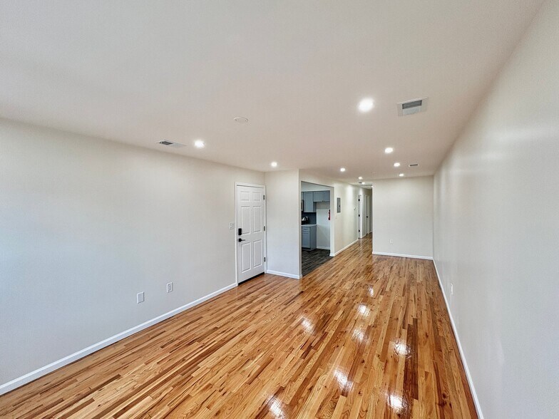 Building Photo - 156 Ridgewood Ave