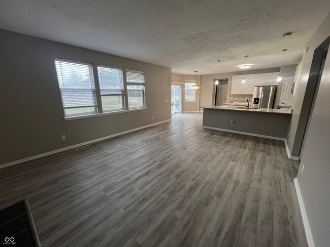 Building Photo - 344 W Columbine Ln