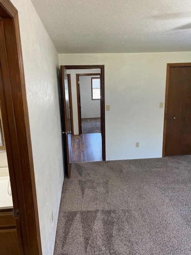 Building Photo - SINGLE LEVEL HOME CLOSE TO ASANTE HOSPITAL...