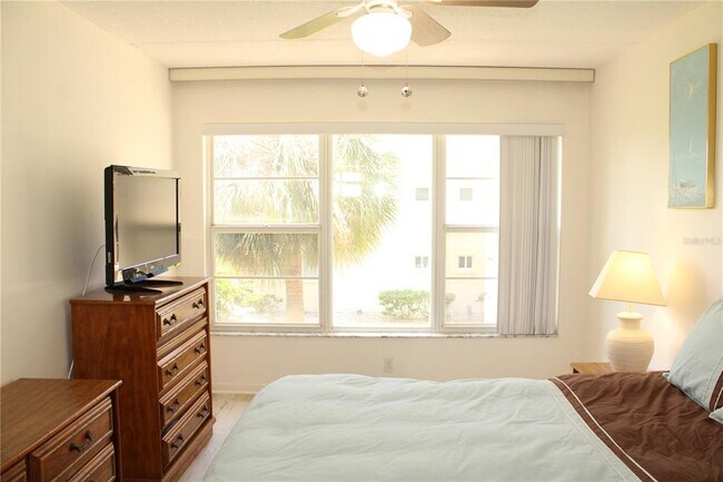 Building Photo - 3810 Gulf of Mexico Dr