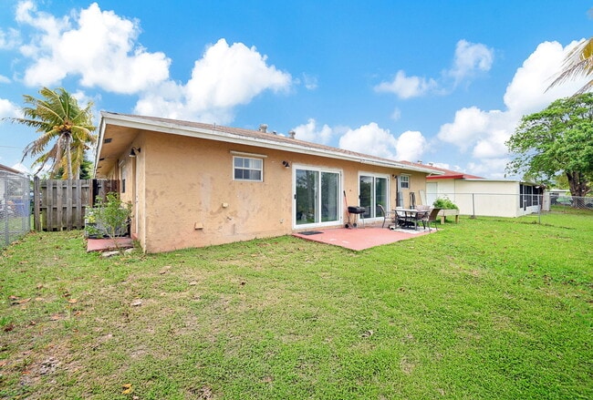 Building Photo - 6542 NW 24th Ct