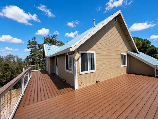 Building Photo - 12040 Twin Pines