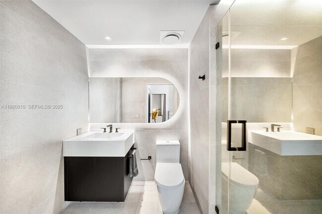 Building Photo - 785 Crandon Blvd