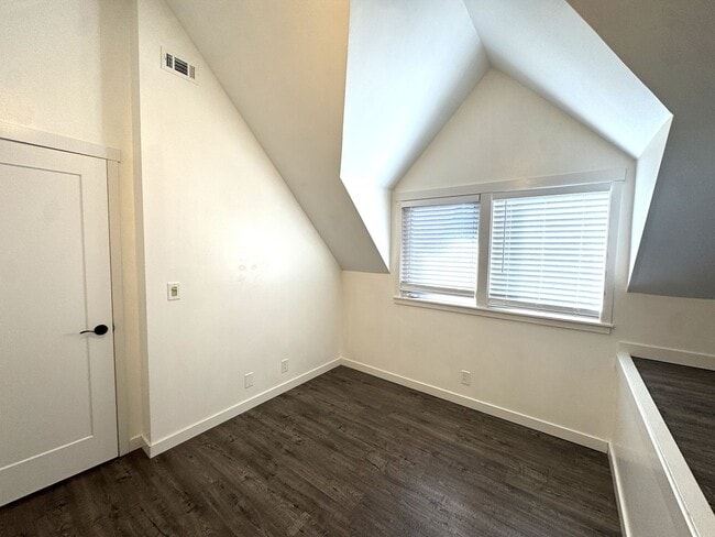 Building Photo - 3Bd/2.5Ba Seattle House