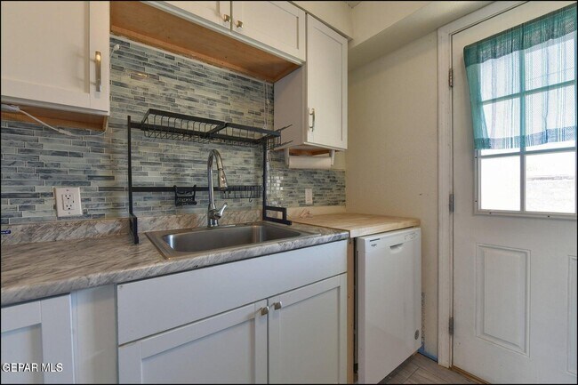 Building Photo - 5726 Dearborne Dr