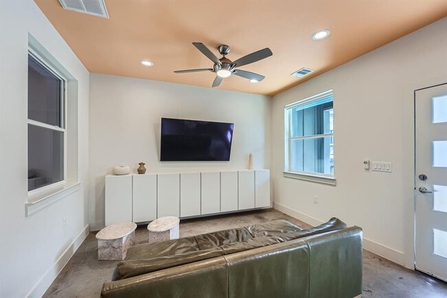 Building Photo - 7311 Providence Ave