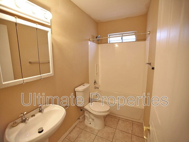 Building Photo - 6938 W Cochise Dr