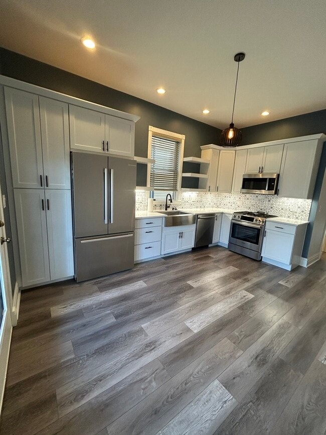 Building Photo - 1926 W Warner Ave