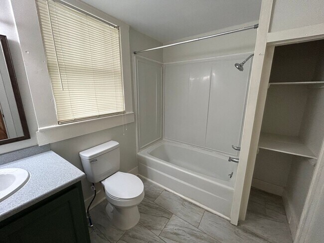 Building Photo - 4/3 House in North Rome- $1,550