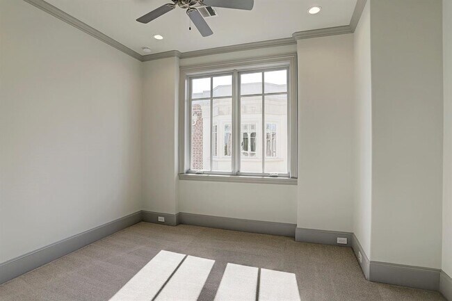 Building Photo - 1909 Revere St