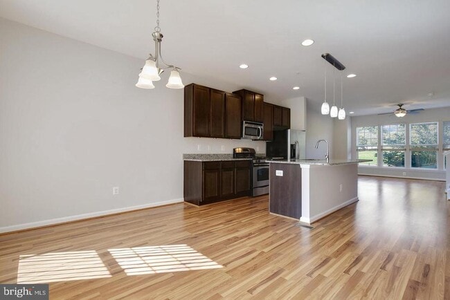 Building Photo - 13250 Shawnee Ln