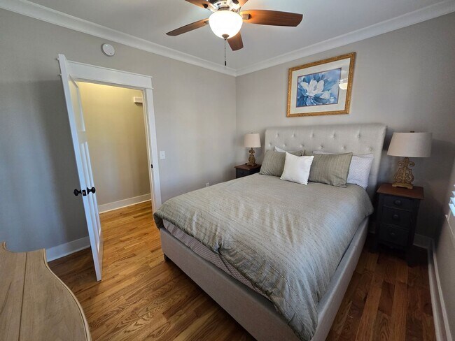 Building Photo - NEW LISTING!!!!!