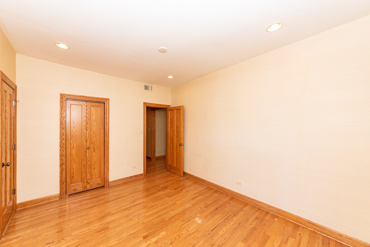Building Photo - 3415 N Elaine Pl