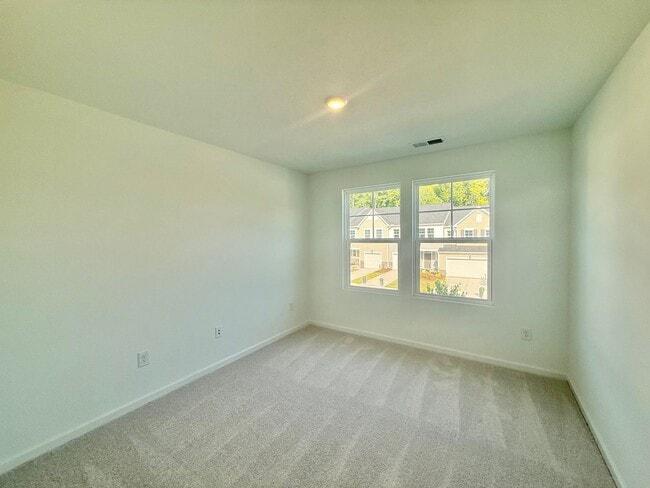 Building Photo - 132 Tree Moss Ct