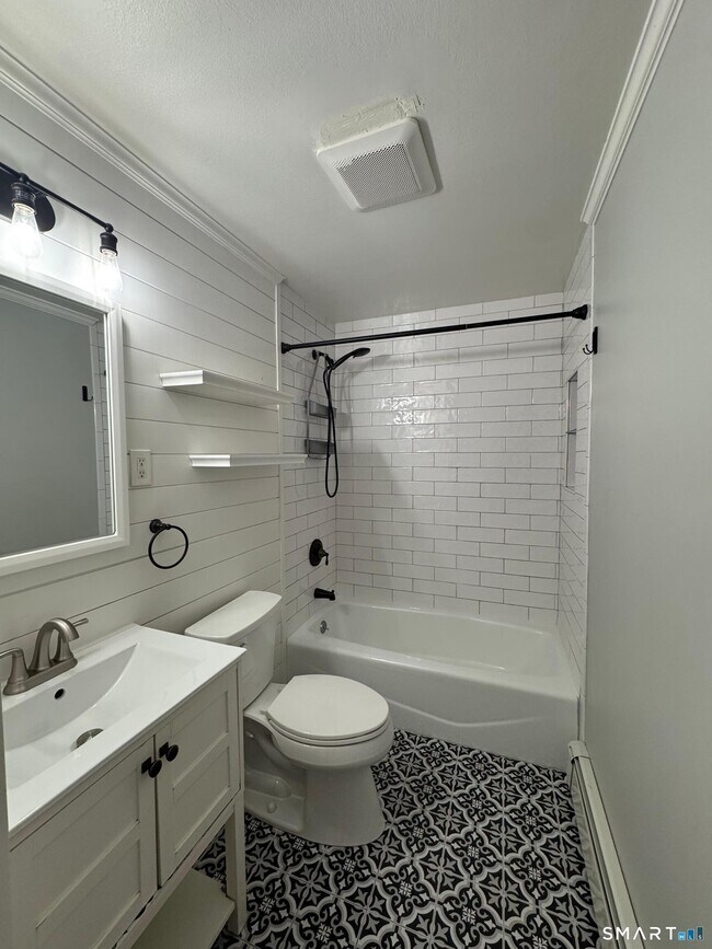 Building Photo - 1867 Broadbridge Ave