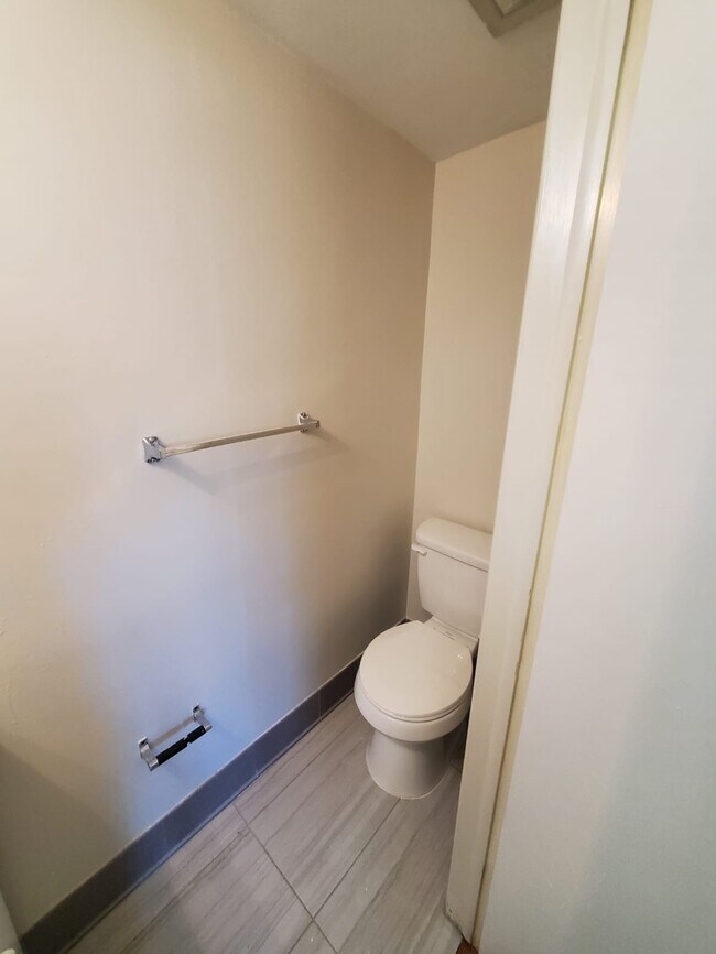 Building Photo - 534 Church Rd