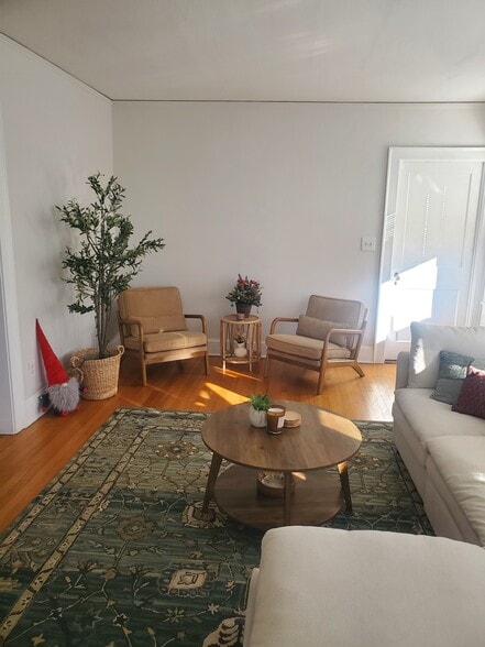 Front entrance into living room - 1416 Boulevard