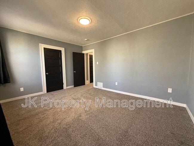 Building Photo - 1512 3rd Ave N