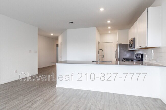 Building Photo - 7050 Shears Pl