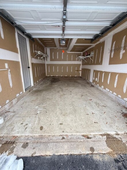 Building Photo - 22 Brittany Ln