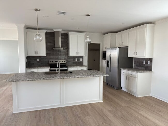 Building Photo - 3808 Sunset Dr