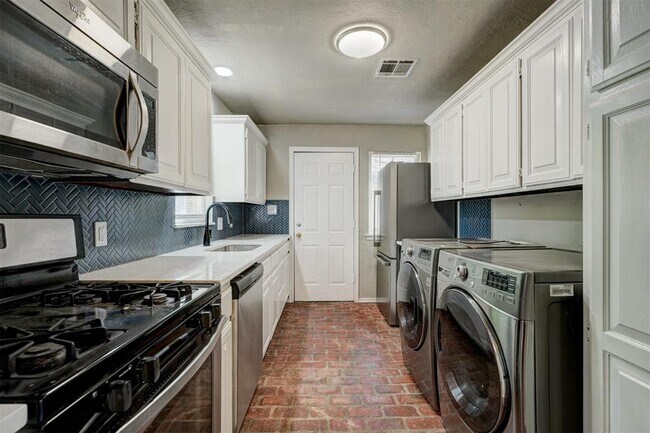 Building Photo - 1824 Andover Ct