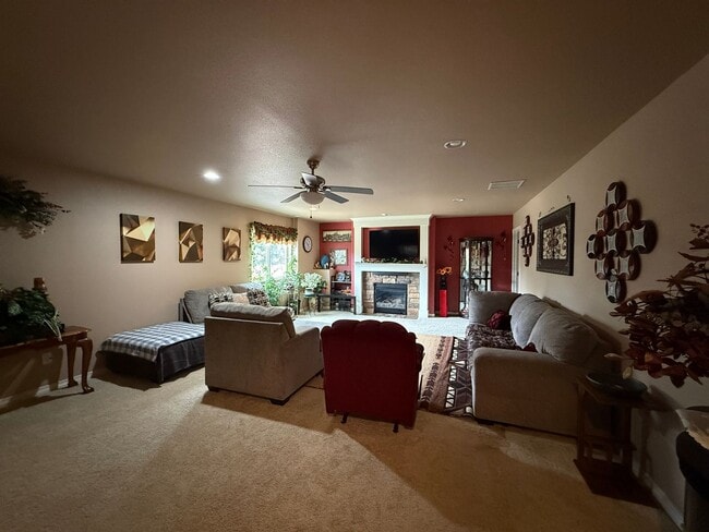 Building Photo - 6 Bed 4 Bath Home with 4,913 Sqft Near Peterson Space Force Base & Schriever Space Force Base!!!