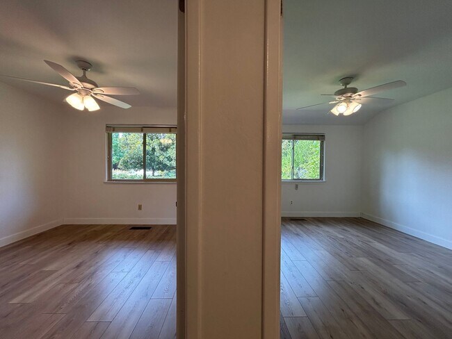 Building Photo - Spacious 4-Bedroom 2.5 Bath Single-Story H...