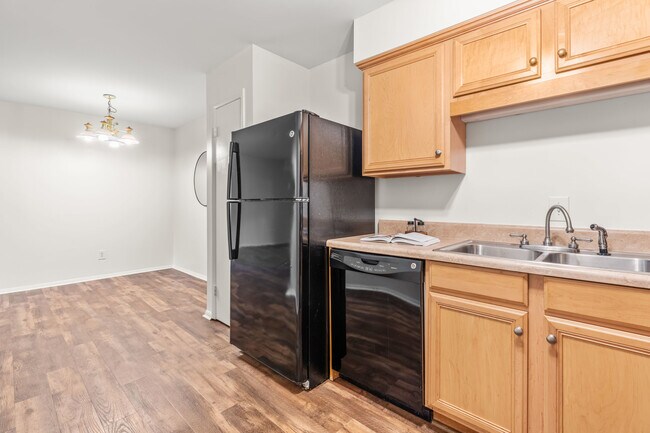 Building Photo - 1212 Schaub Dr