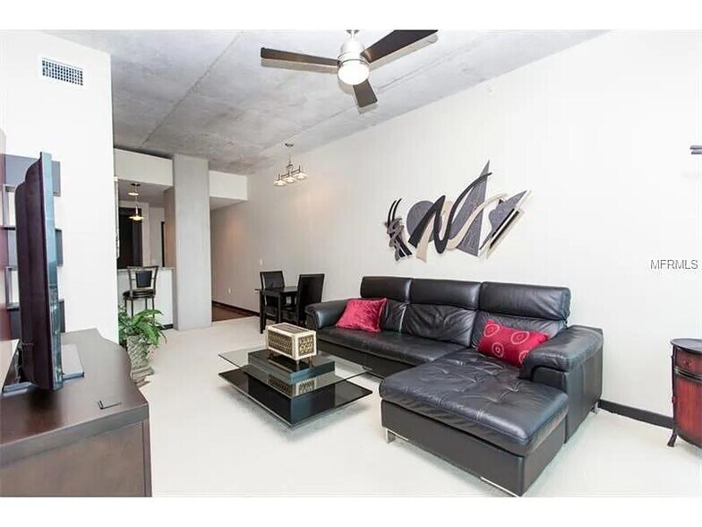 Building Photo - 777 N Ashley Dr