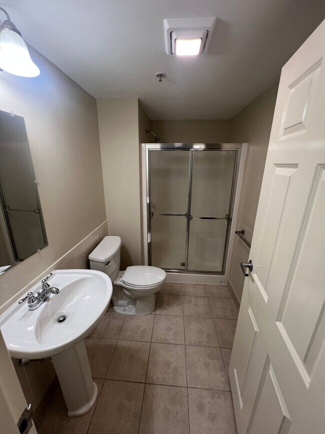 Building Photo - 10 Florence St